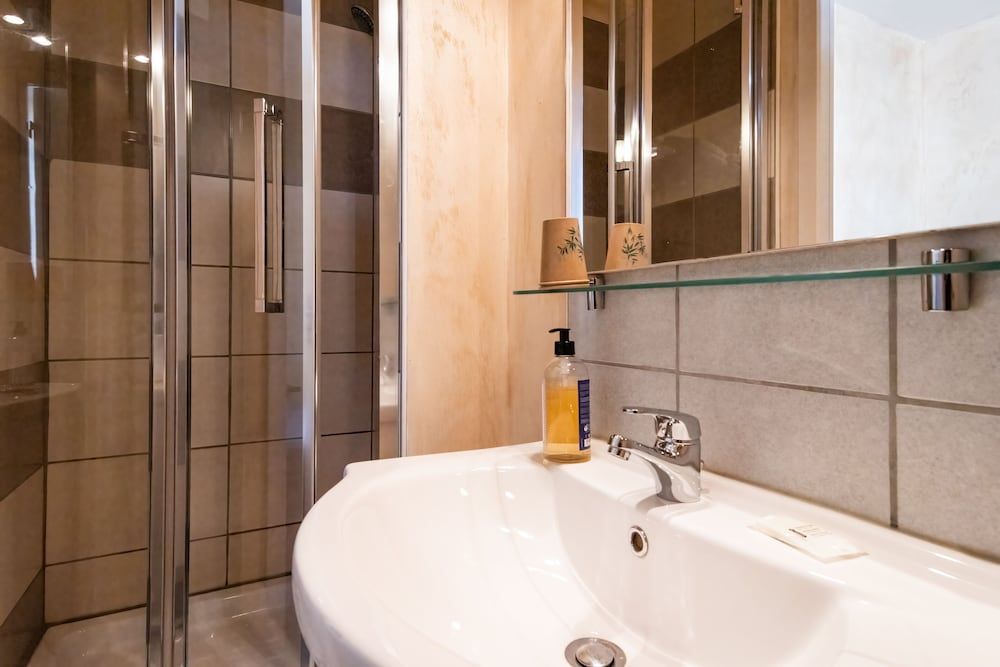 Hôtel de la Gare Double Room 10