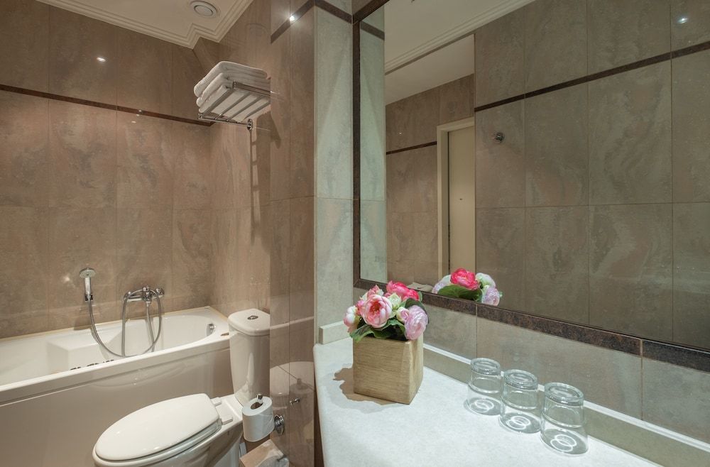 Hotel London Family Triple Room 3