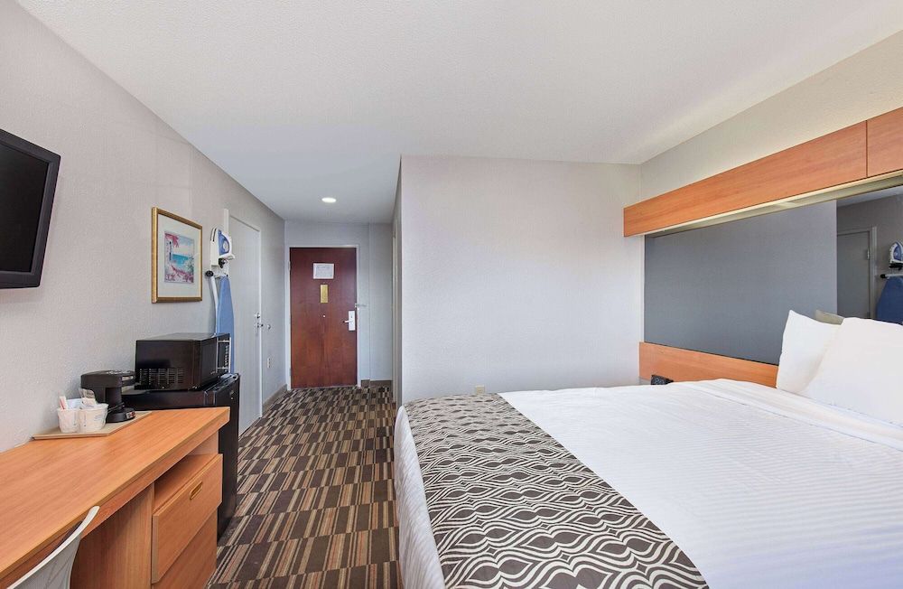 Suite, 1 Queen Bed, Accessible, Non Smoking