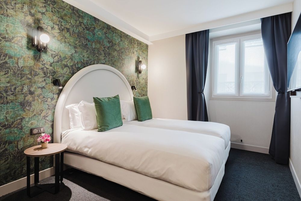 Prince Albert Opera Twin Room, Private Bathroom