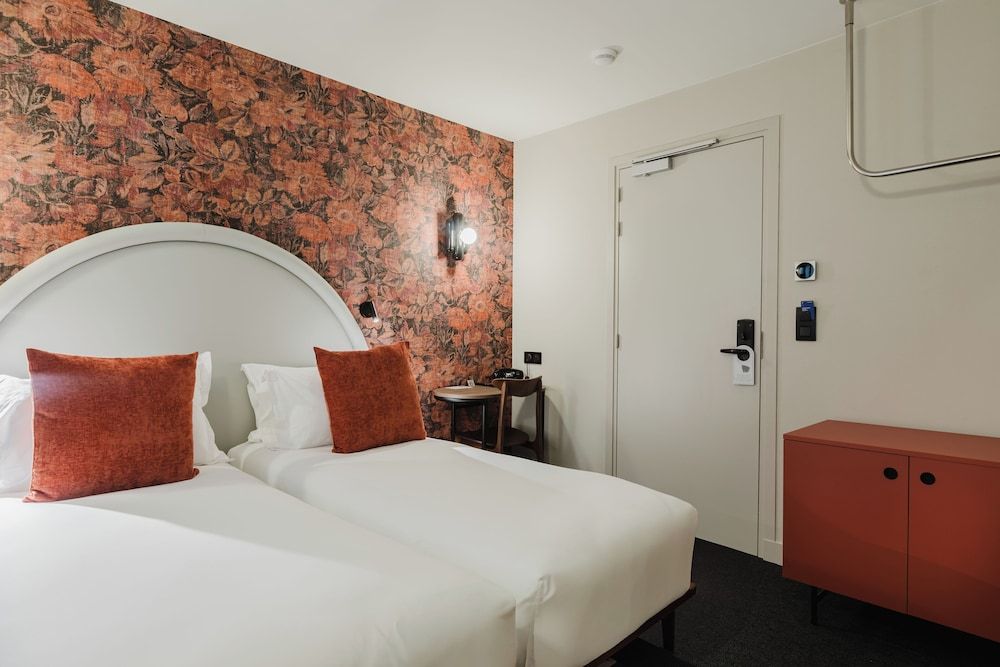 Prince Albert Opera Twin Room, Private Bathroom 3