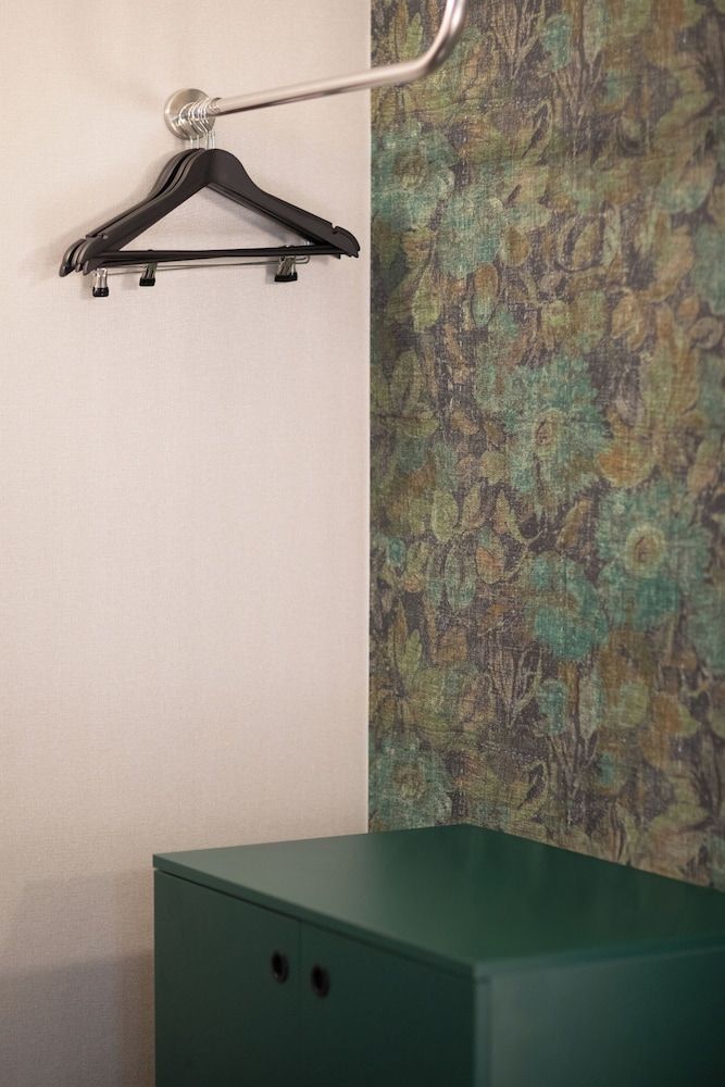 Prince Albert Opera Twin Room, Private Bathroom 16