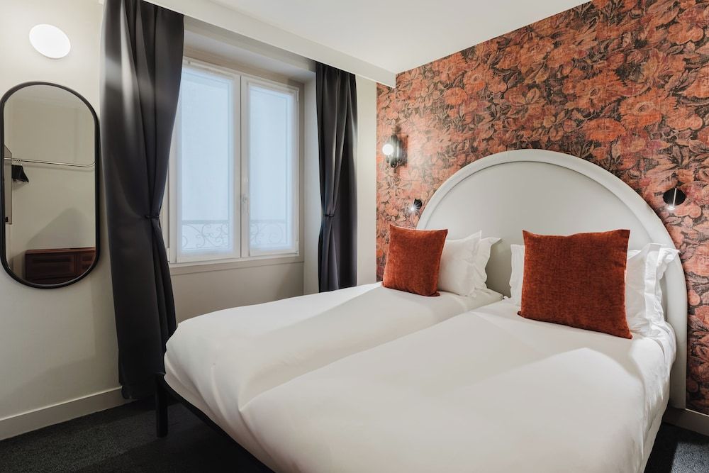 Prince Albert Opera Twin Room, Private Bathroom 4