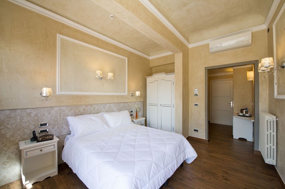 undefined Hotel California 5