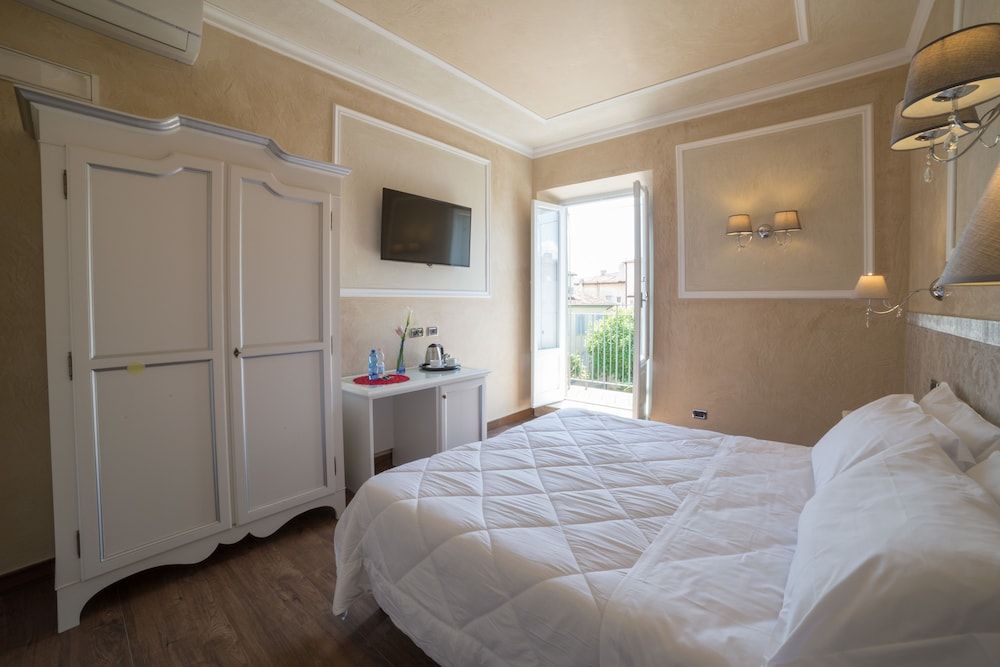 undefined Hotel California 9