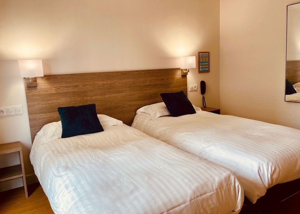 Twin Room Sea View (Side)