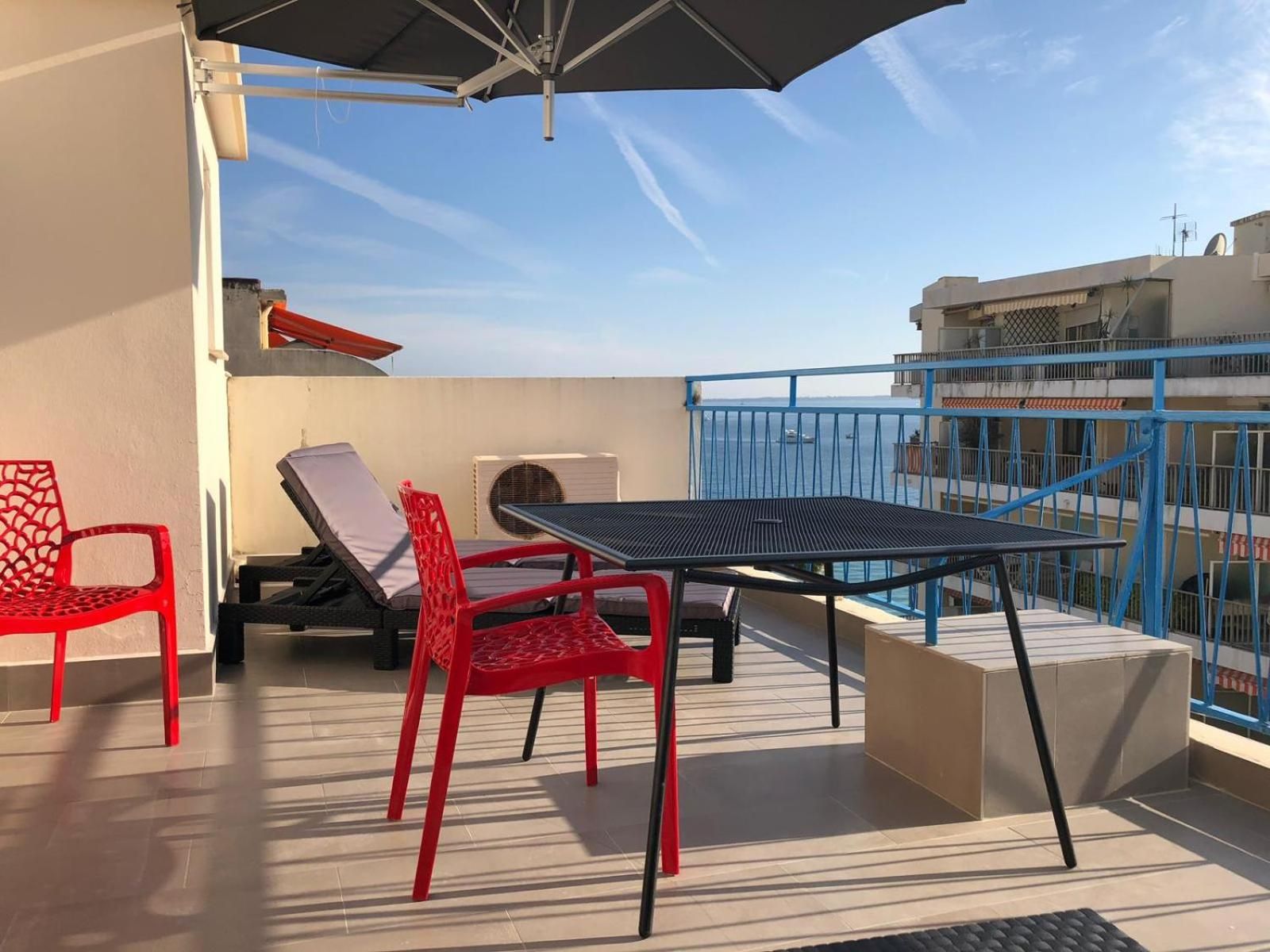 Double room with roof top terrace and sea view