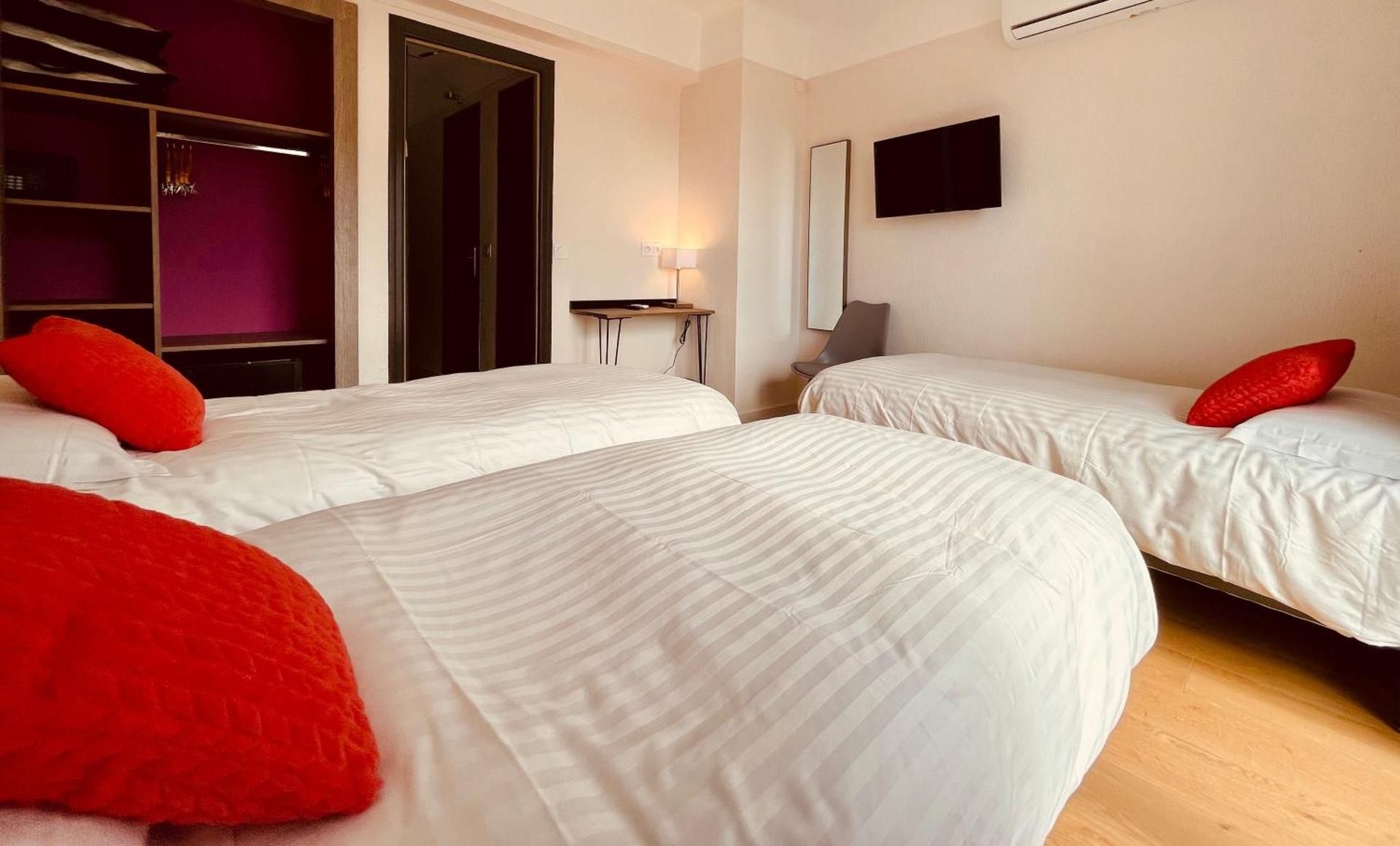 Triple Room with Courtyard View
