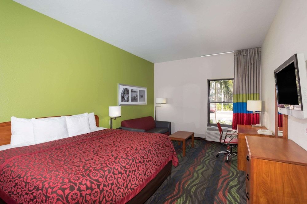 Room, 1 King Bed, Non Smoking