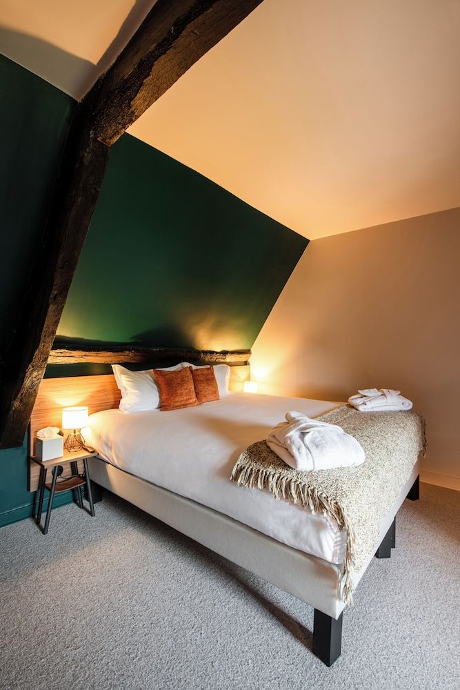The Suite - Manor Side