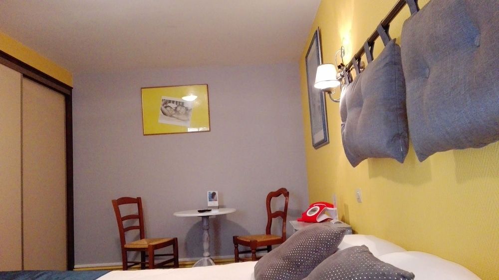 Hôtel Le Chantilly Family Room 8