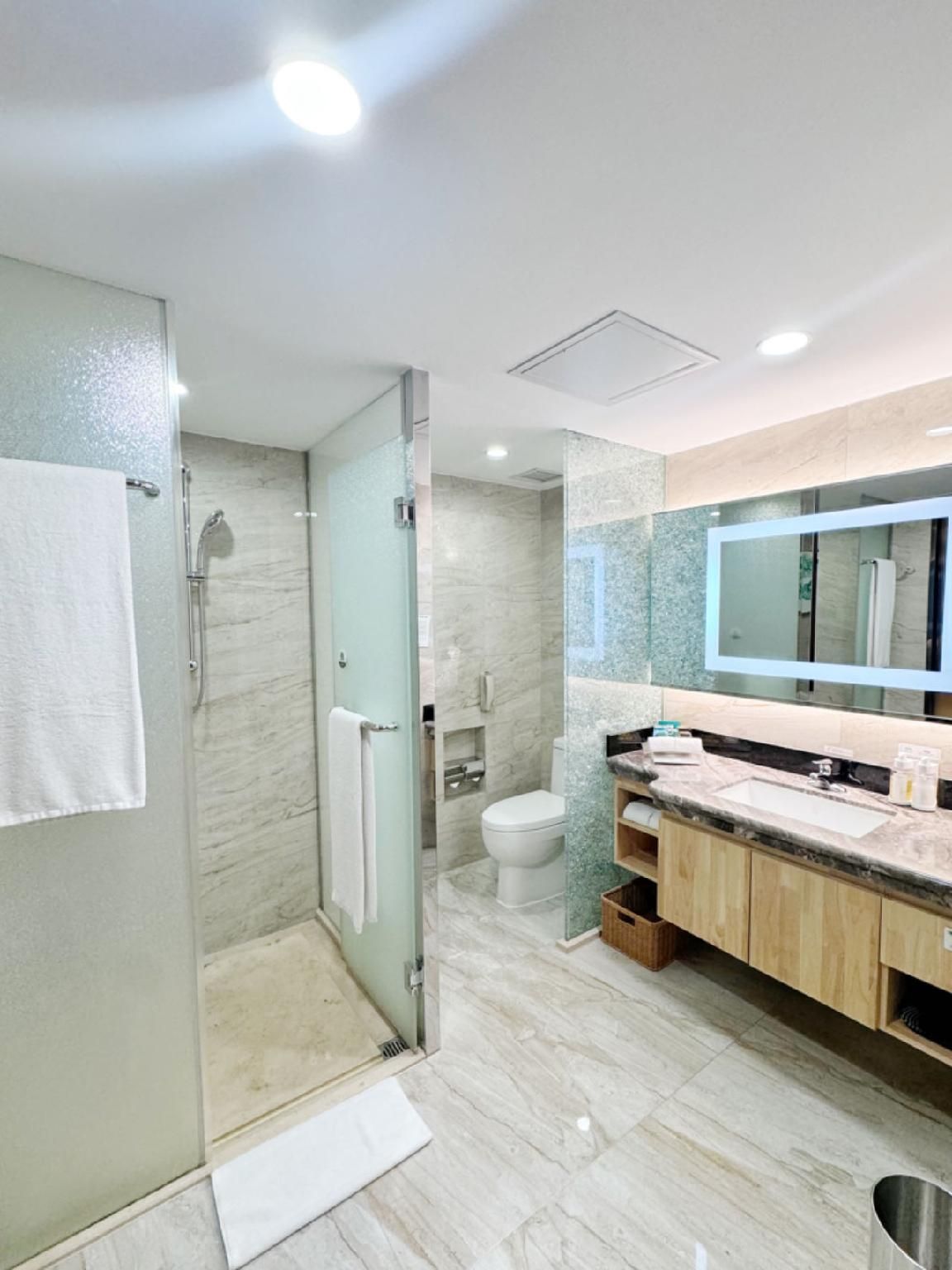 Holiday Inn Superior Suite