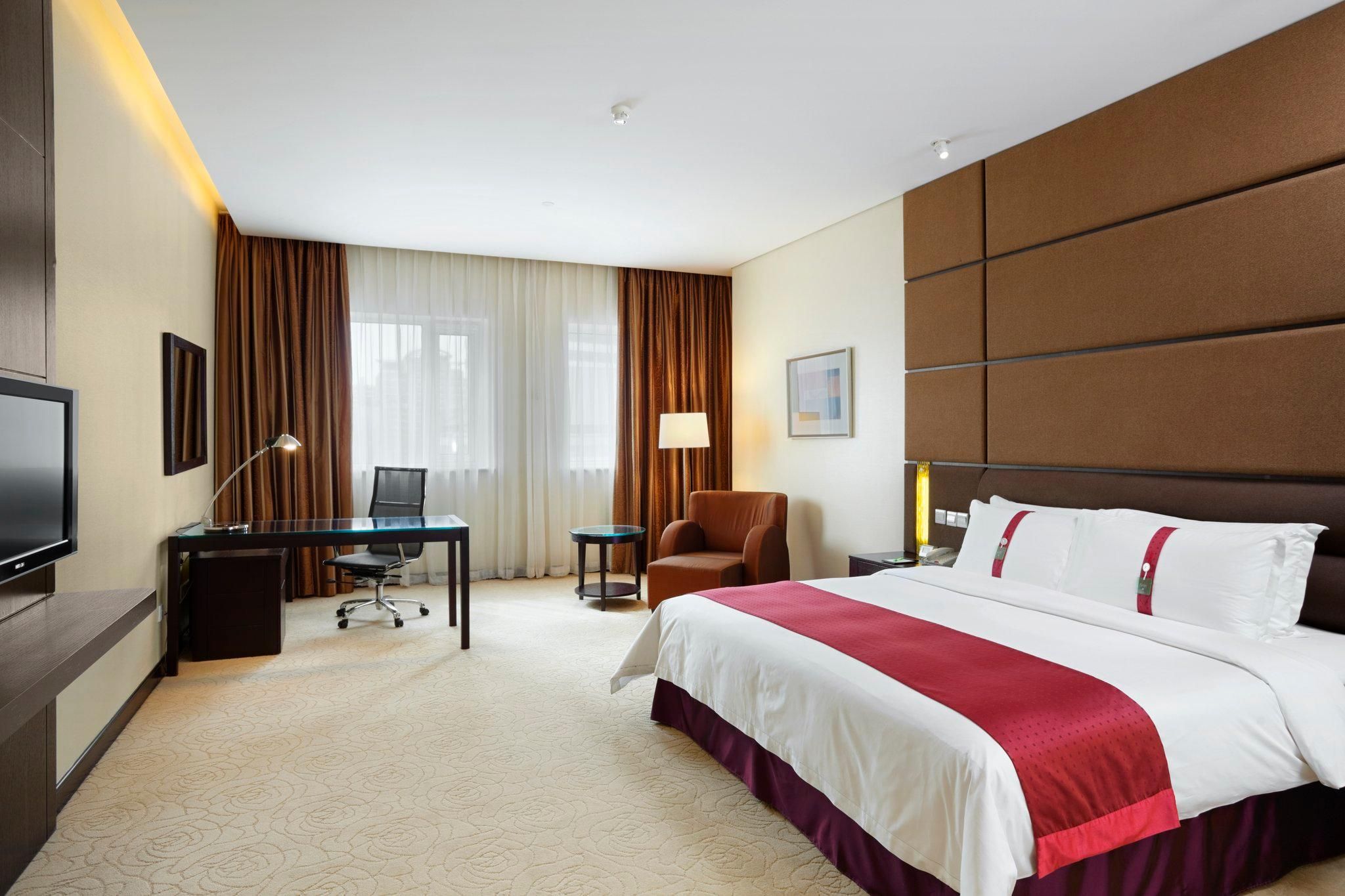 1 King Premium Lounge Access