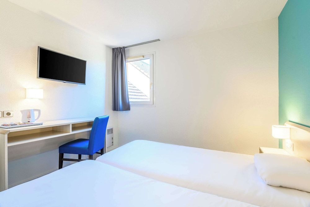 Comfort Hotel Orleans Saran Standard Twin Room, 2 Twin Beds, Non Smoking 3