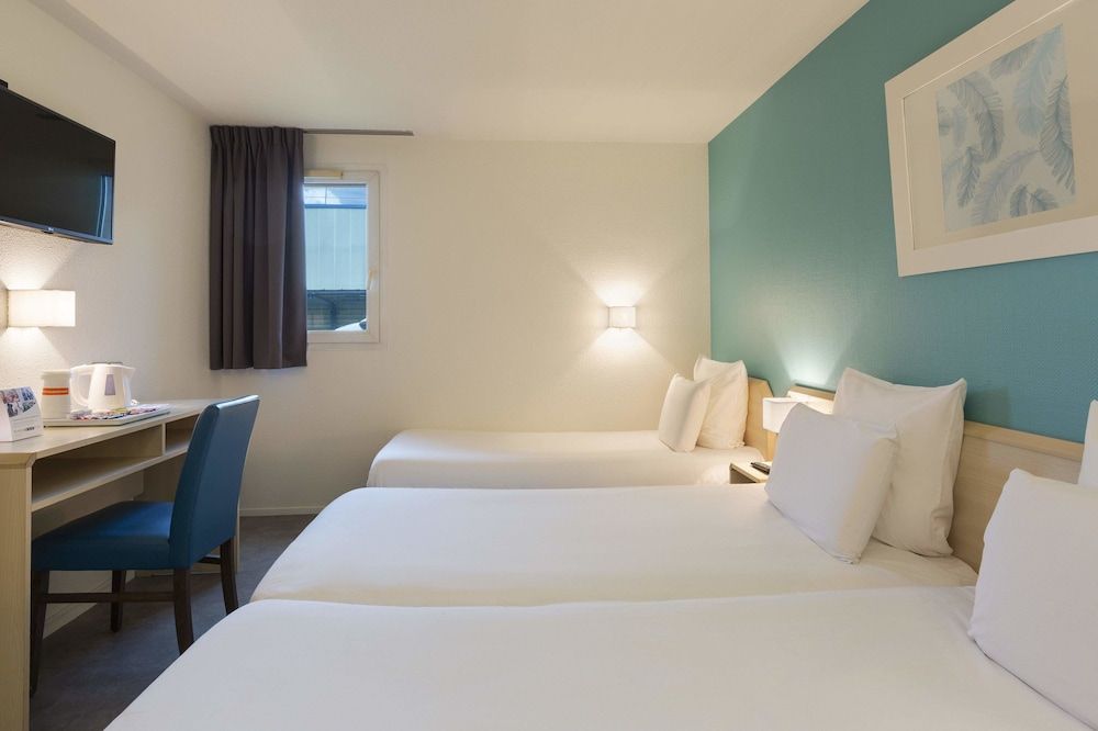 Comfort Hotel Orleans Saran Standard Triple Room, 3 Twin Beds, Non Smoking 3