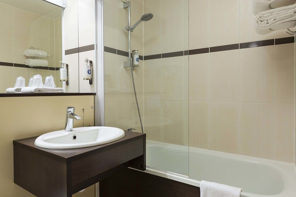 Comfort Hotel Orleans Saran Standard Twin Room, 2 Twin Beds, Non Smoking 8