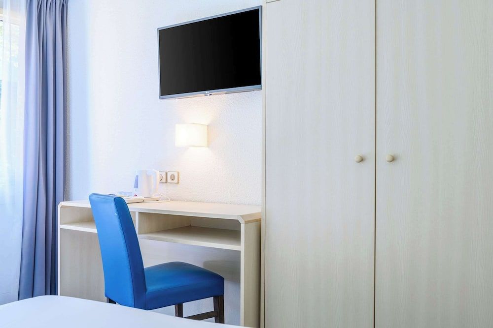 Comfort Hotel Orleans Saran Standard Triple Room, 3 Twin Beds, Non Smoking 11