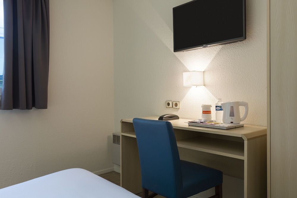 Comfort Hotel Orleans Saran Standard Twin Room, 2 Twin Beds, Non Smoking 9