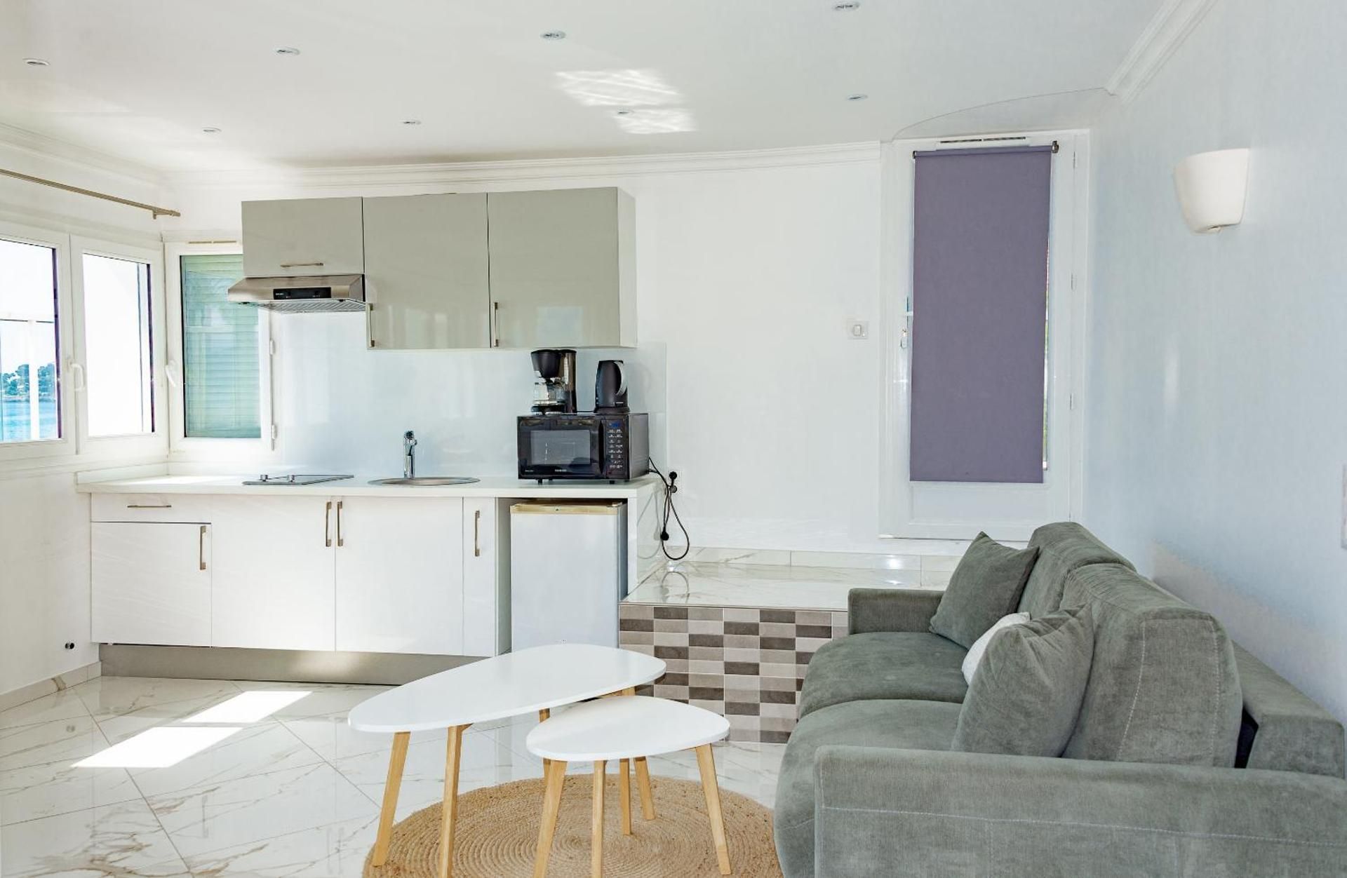 One-Bedroom Apartment with Terrace and Sea View
