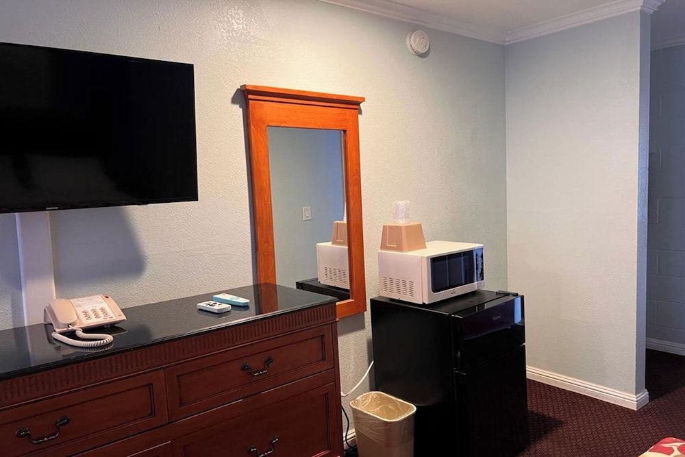 Islander Motel Santa Cruz Standard Room, 1 King Bed, Non Smoking 10