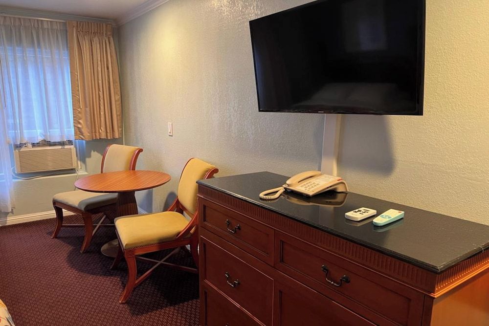 Islander Motel Santa Cruz Standard Room, 1 King Bed, Non Smoking 9