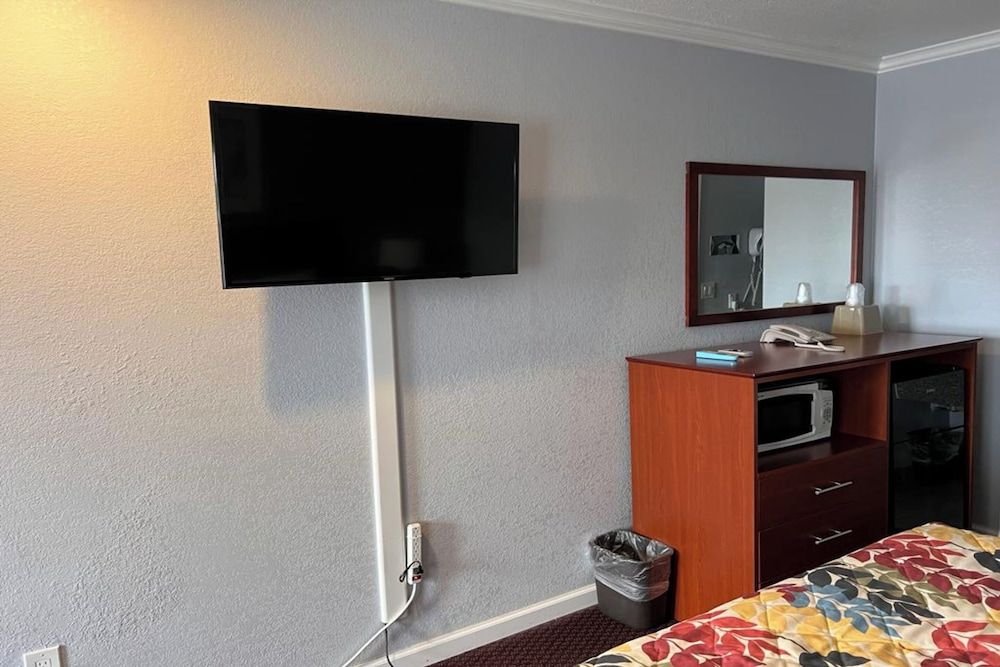 Islander Motel Santa Cruz Standard Room, 1 King Bed, Non Smoking 11