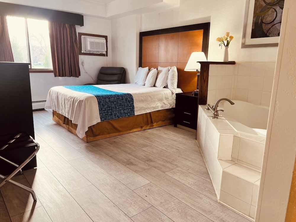 Room, 1 King Bed, Non Smoking (Recliner)