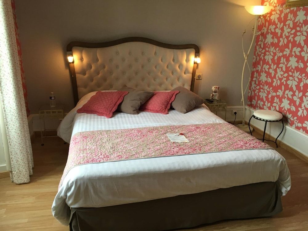 Standard Double Room, Bathtub