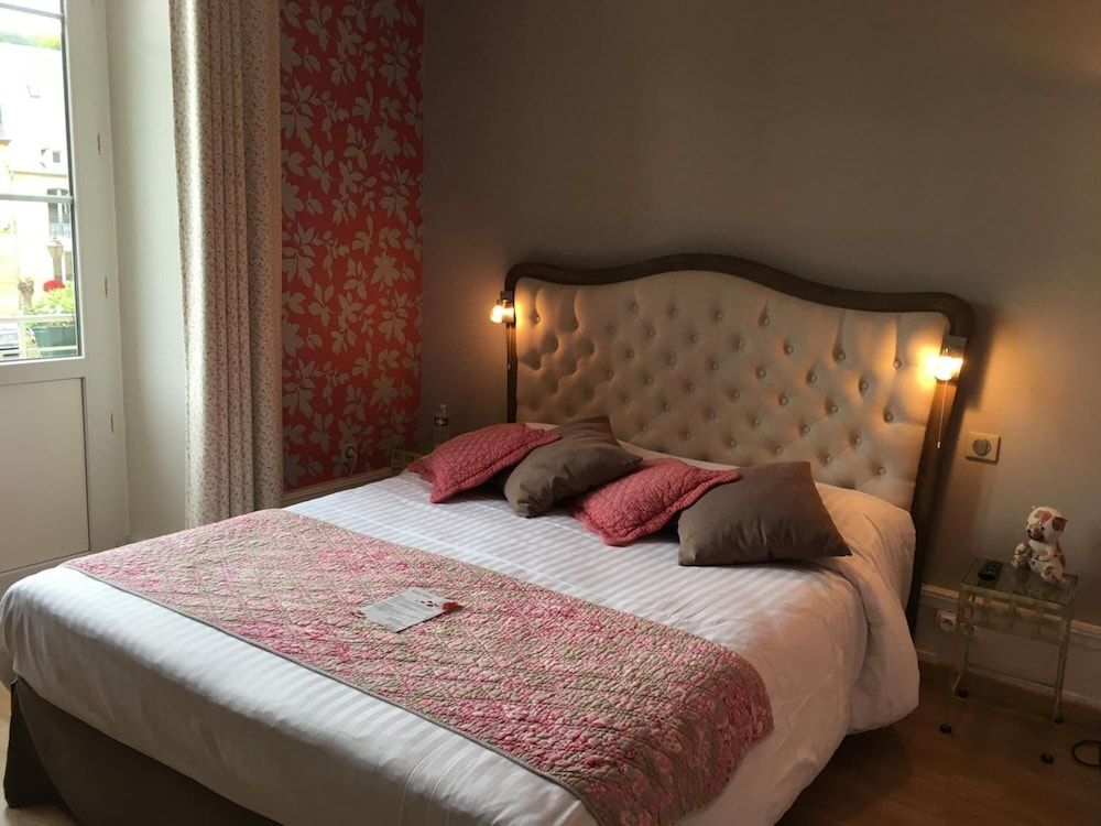 Standard Double Room, Bathtub