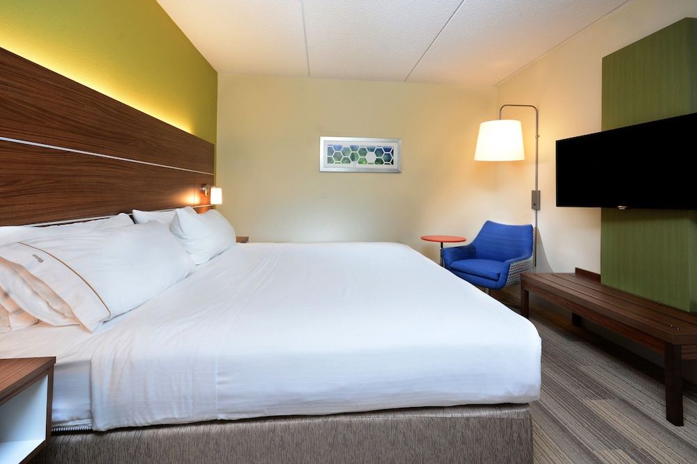undefined Holiday Inn Express & Suites Raleigh Durham Airport at RTP by IHG 2