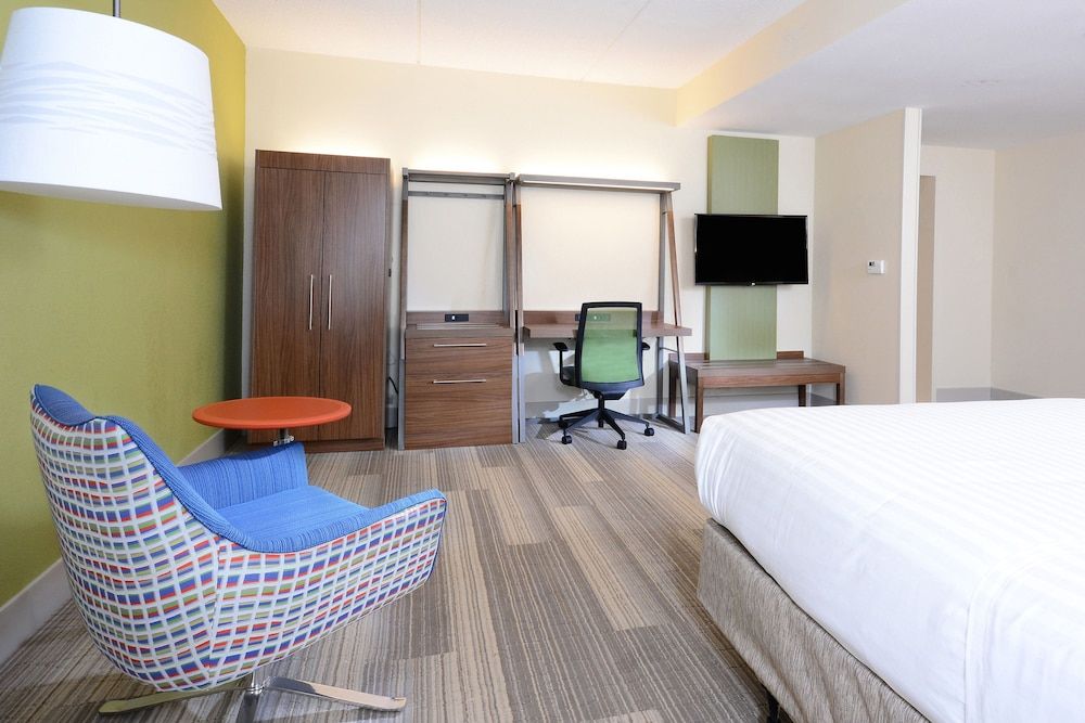 undefined Holiday Inn Express & Suites Raleigh Durham Airport at RTP by IHG 7
