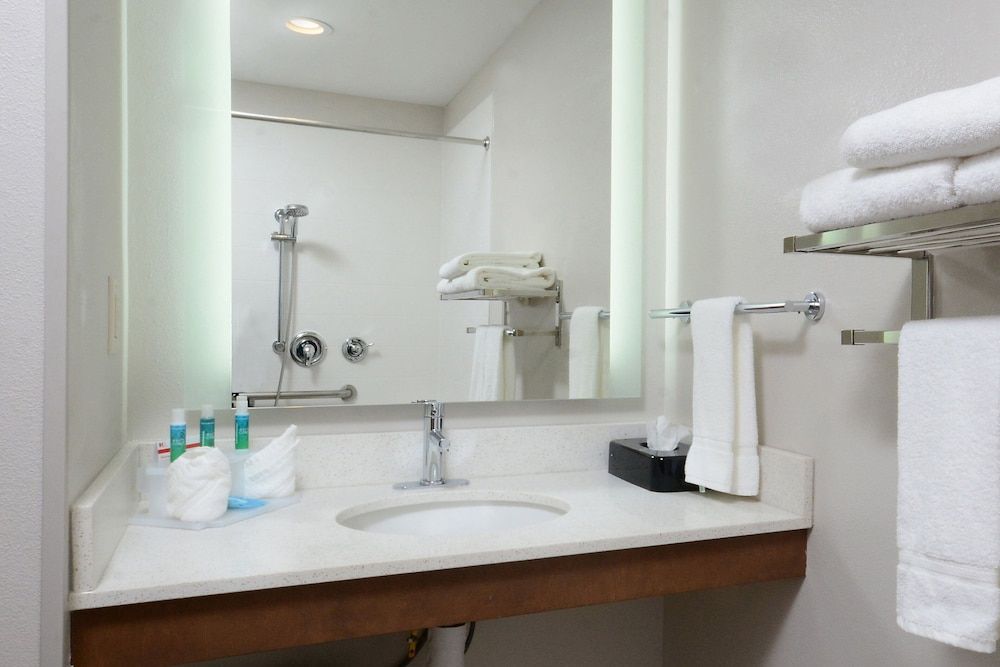 undefined Holiday Inn Express & Suites Raleigh Durham Airport at RTP by IHG 10