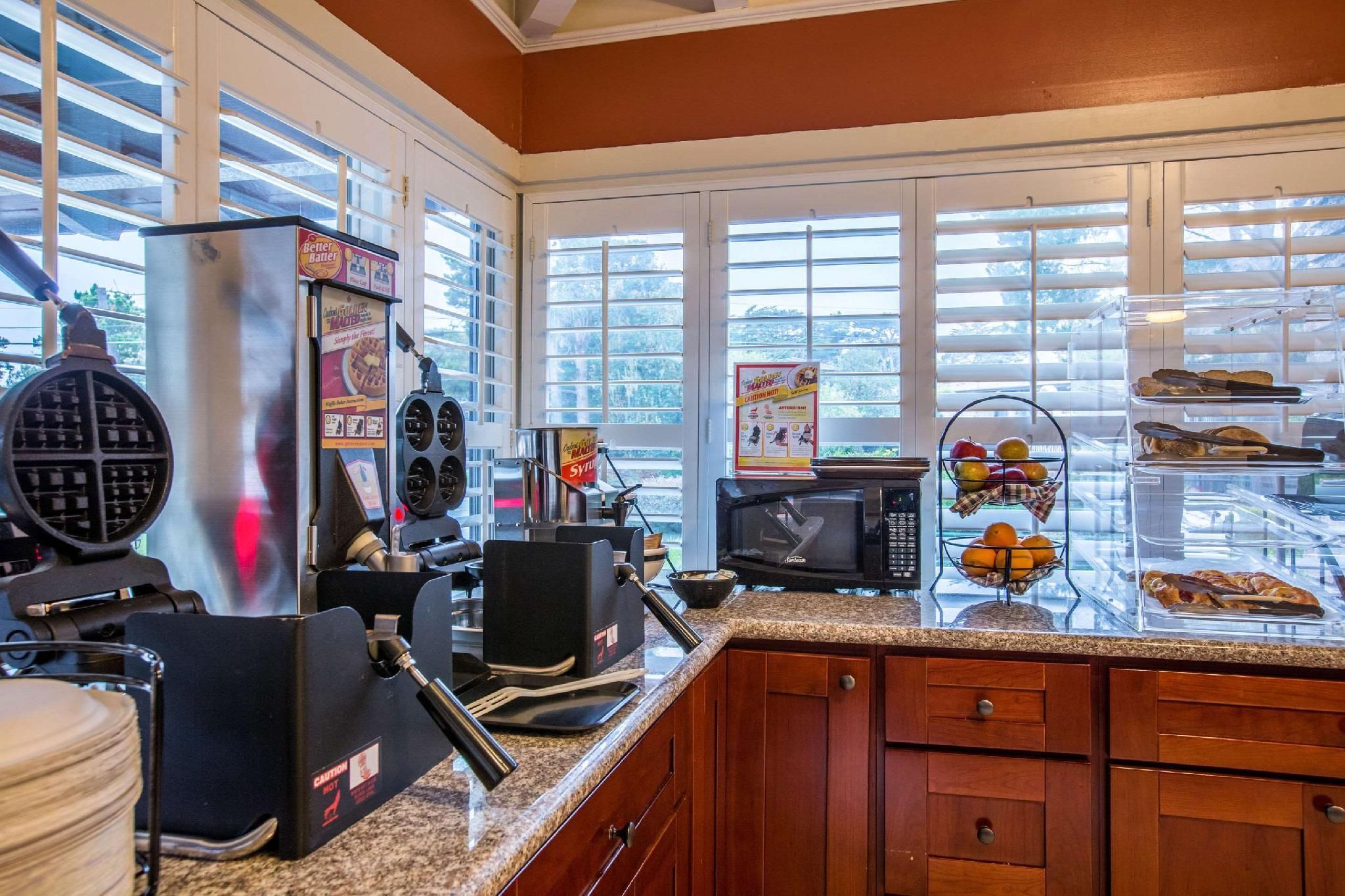 undefined Clarion  Collection Wilkie's Inn Pacific Grove - Monterey 7