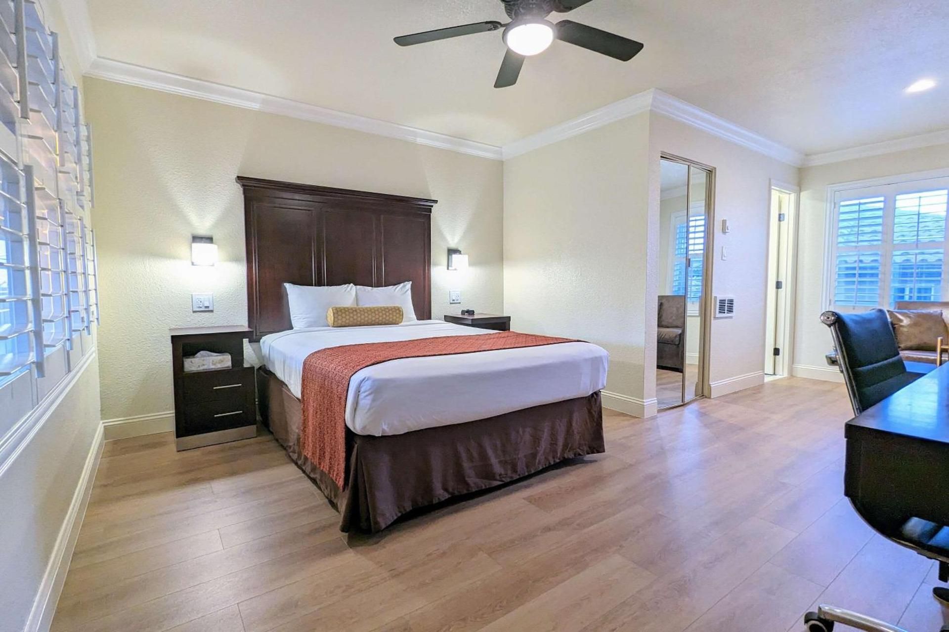 1 Queen Bed, Suite, Nonsmoking