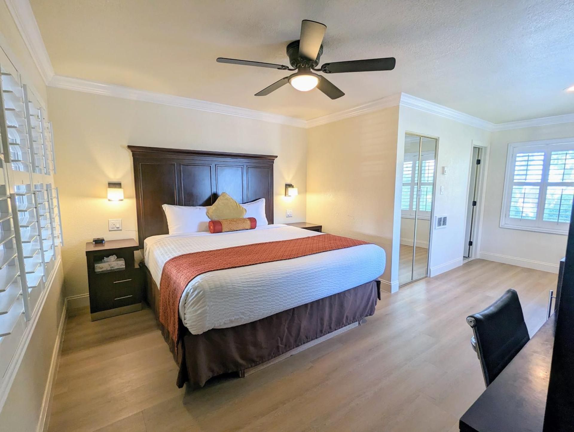 1 King Bed, Nonsmoking