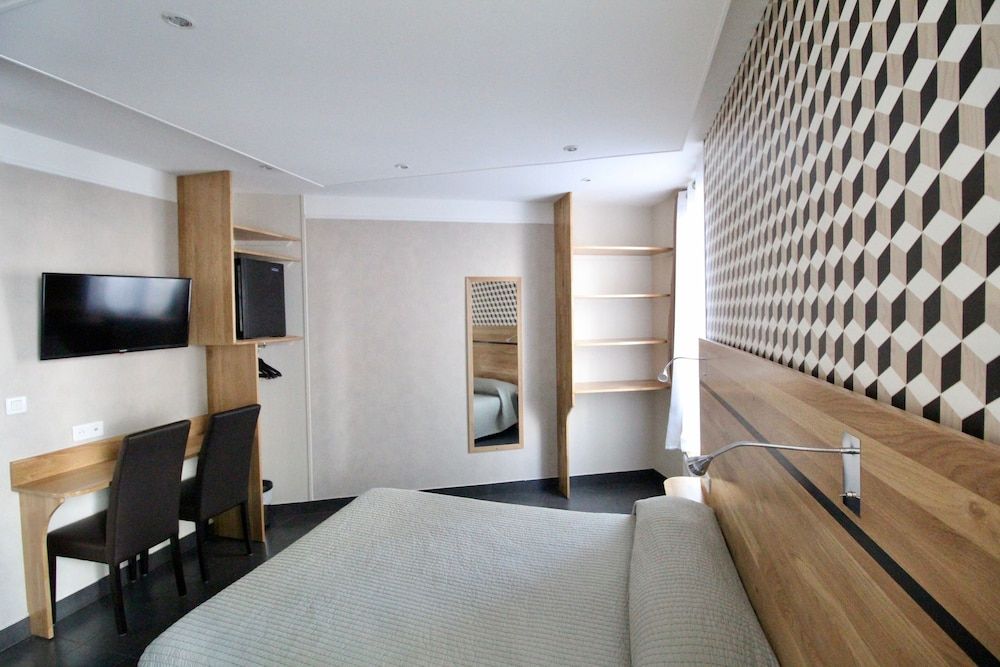 Hôtel des Pyrénées Double Room 38
