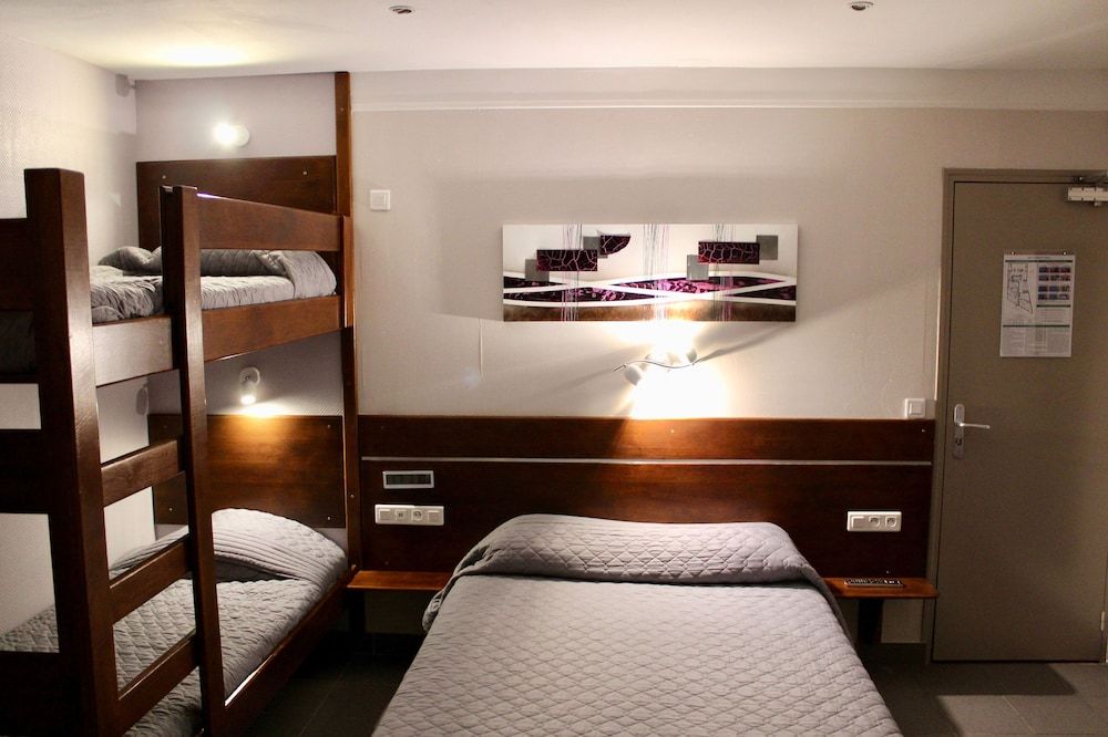 undefined Hôtel des Pyrénées 9