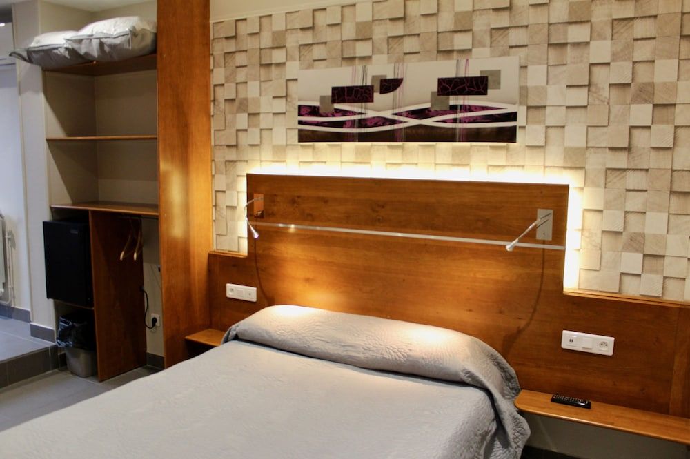 Hôtel des Pyrénées Double Room 9