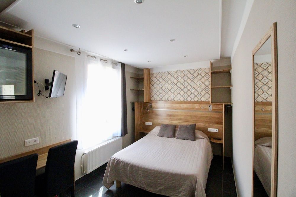 Hôtel des Pyrénées Double Room 27