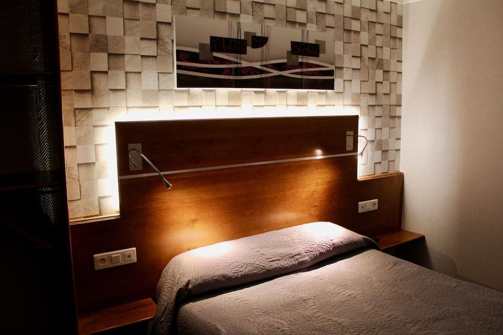 Hôtel des Pyrénées Double Room 18
