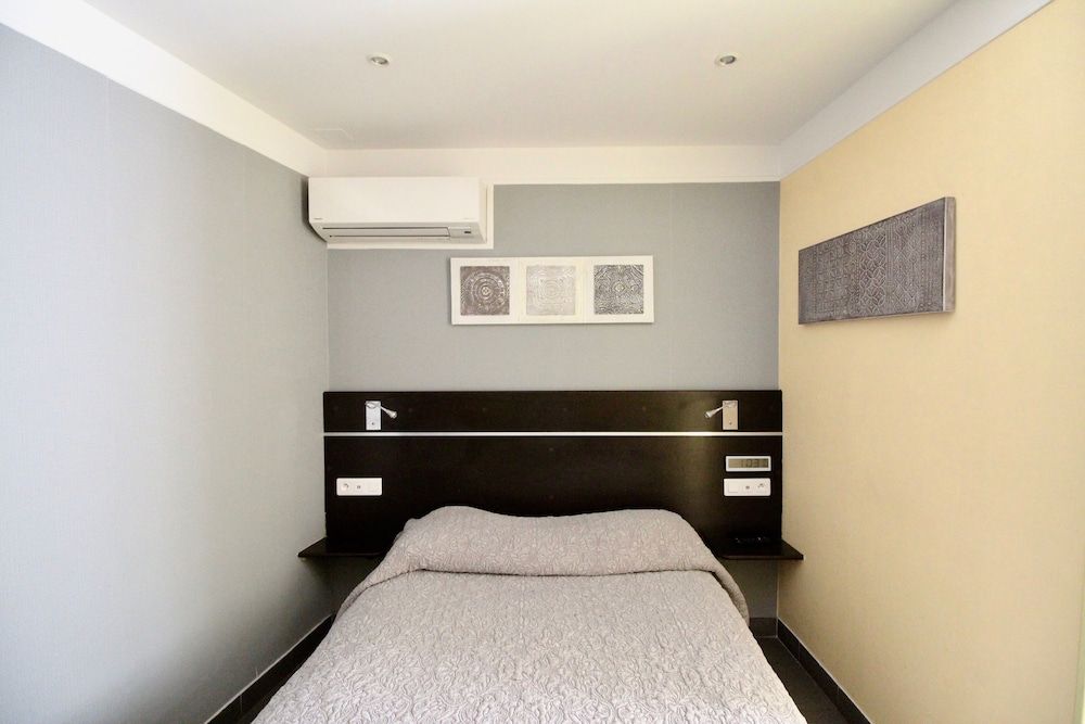 Hôtel des Pyrénées Double Room 16