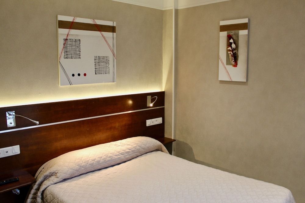 Hôtel des Pyrénées Double Room 10