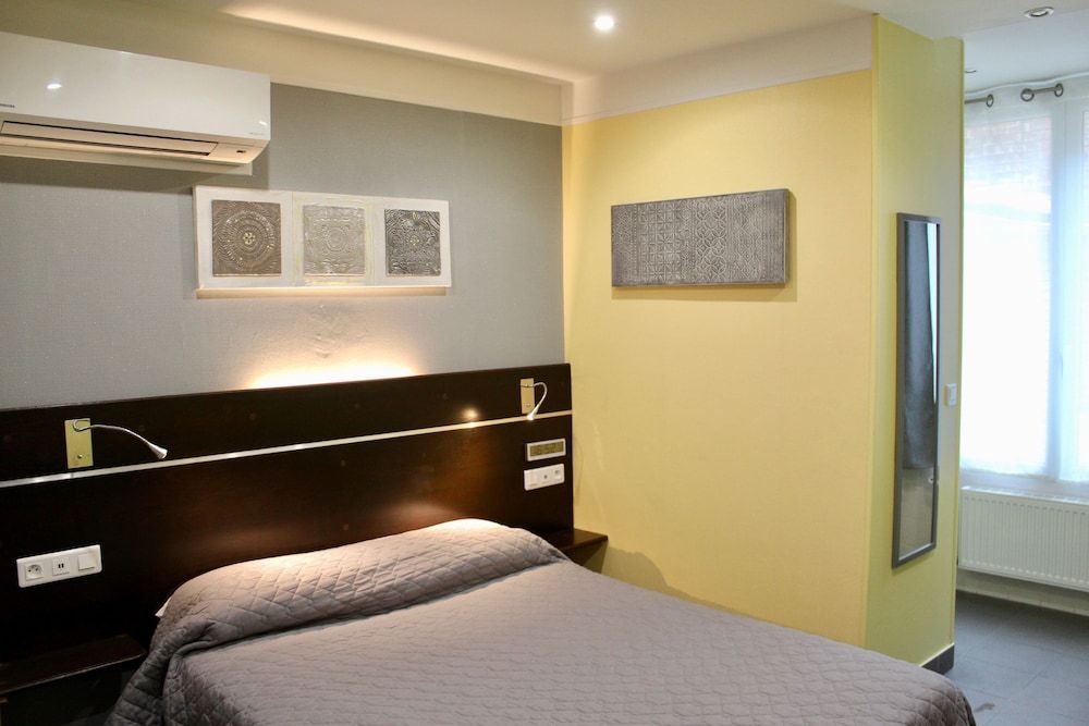 Hôtel des Pyrénées Double Room 11