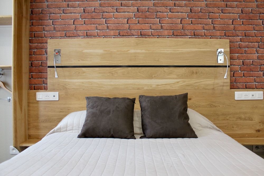 Hôtel des Pyrénées Double Room 13