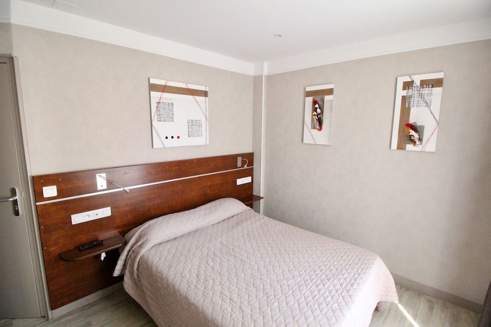 Hôtel des Pyrénées Double Room 22