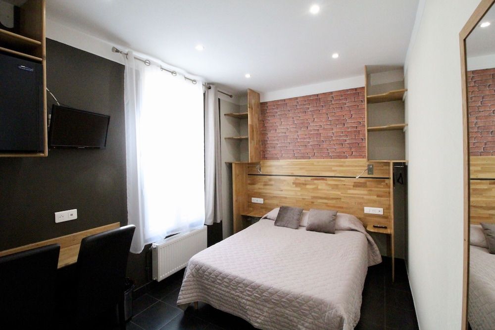 Hôtel des Pyrénées Double Room 22