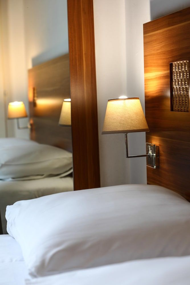 The Originals City, Hôtel Colmar Gare Traditional Family Room 2