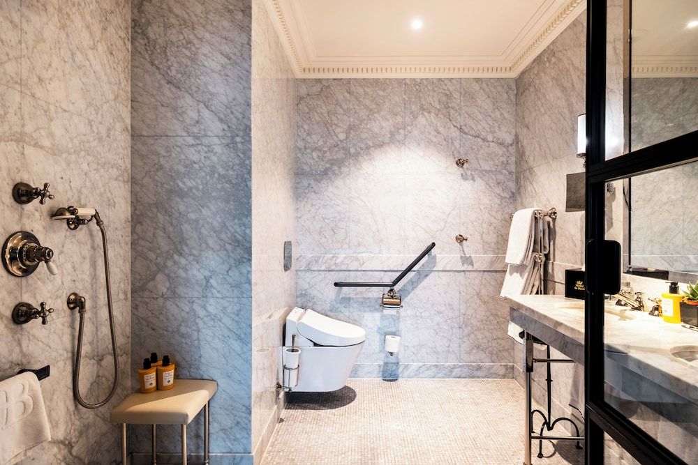 Hôtel de Berri Champs-Élysées, a Luxury Collection Hotel Superior Room, 1 Queen Bed 4