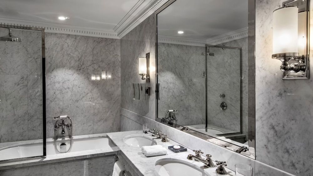 Hôtel de Berri Champs-Élysées, a Luxury Collection Hotel Superior Room, 1 Queen Bed 7