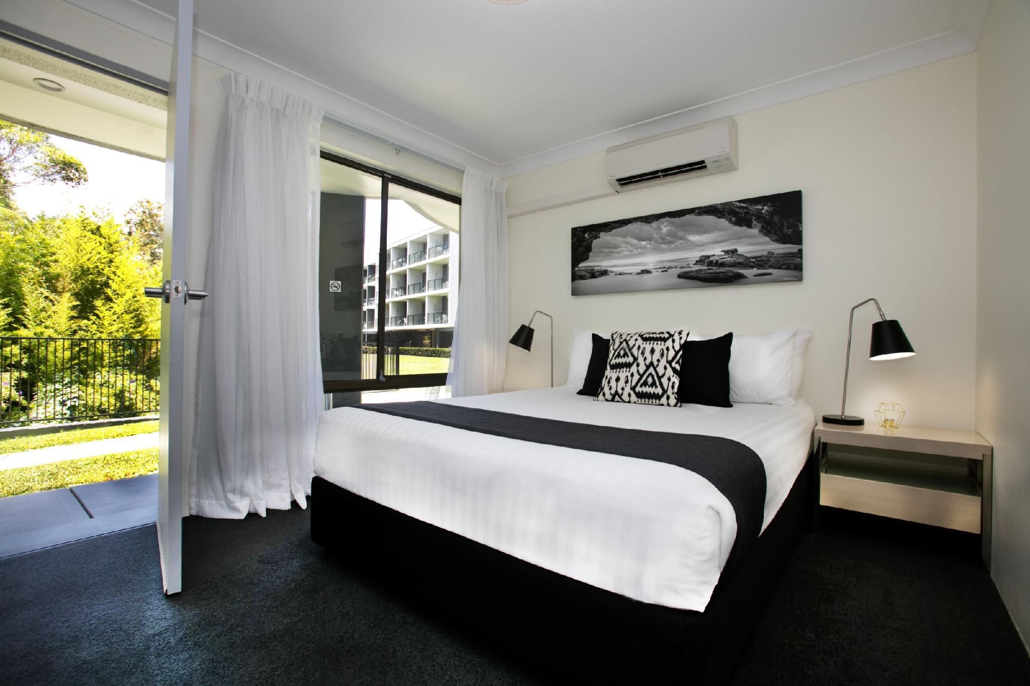 Apartment - 1 Queen 2 Single Beds, Nonsmoking, Two Bedrooms, Kitchen, Laundry